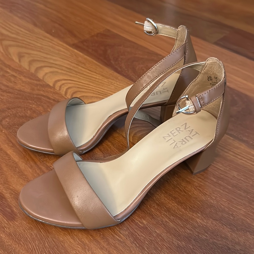 Naturalizer Women’s Sandal in Cognac
